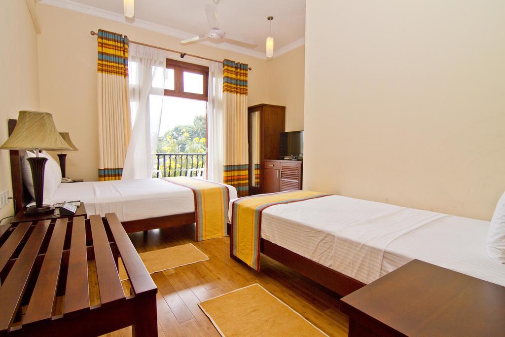 Serene Grand Hotel Kandy Exterior photo